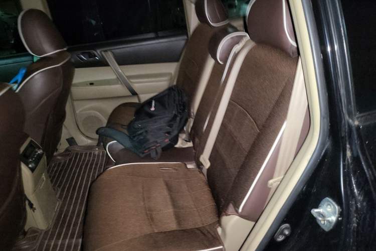 Used Toyota Highlander 2011 2.7L Two-Wheel Drive 7-Seater Luxury Navigation Edition Left Rear Seat