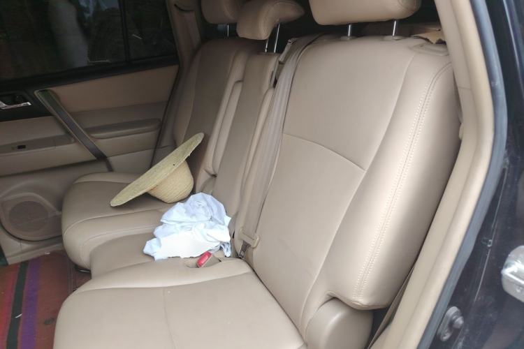 Used Toyota Highlander 2011 2.7L Two-Wheel Drive 7-Seater Elite Edition Left Rear Seat