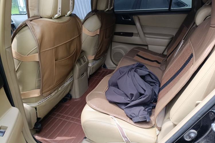 Used Toyota Highlander 2011 2.7L Two-Wheel Drive 5-Seater Elite Edition Left Rear Seat