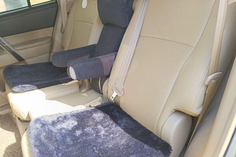 Used Toyota Highlander 2011 2.7L Two-Wheel Drive 5-Seater Elite Edition Left Rear Seat