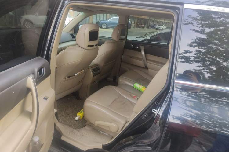 Used Toyota Highlander 2011 2.7L Two-Wheel Drive 7-Seater Luxury Edition Left Rear Seat