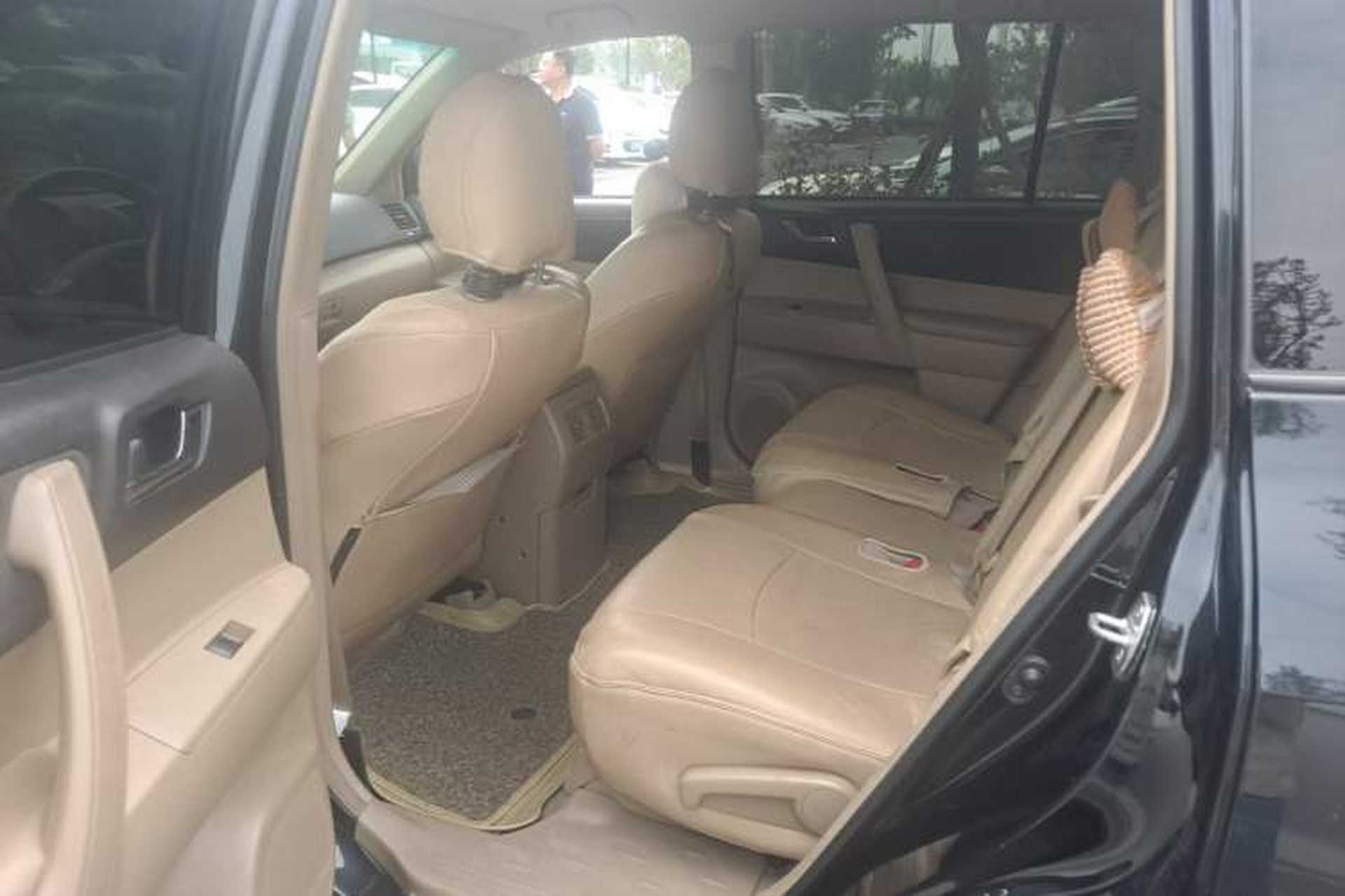 Used Toyota Highlander 2011 2.7L Two-Wheel Drive 5-Seater Elite Edition Left Rear Seat
