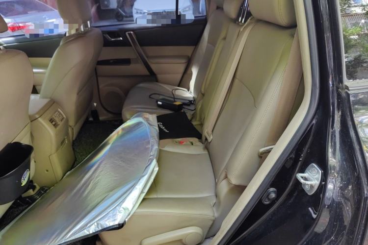 Used Toyota Highlander 2011 2.7L Two-Wheel Drive 5-Seater Sport Edition Left Rear Seat