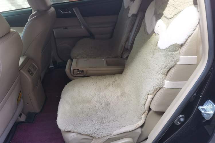 Used Toyota Highlander 2011 2.7L Two-Wheel Drive 5-Seater Sport Edition Left Rear Seat