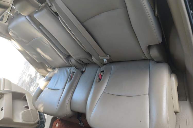 Used Toyota Highlander 2011 2.7L Two-Wheel Drive 5-Seater Sport Edition Left Rear Seat