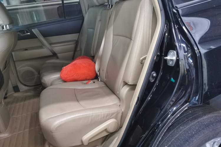Used Toyota Highlander 2011 2.7L Two-Wheel Drive 7-Seater Luxury Edition Left Rear Seat