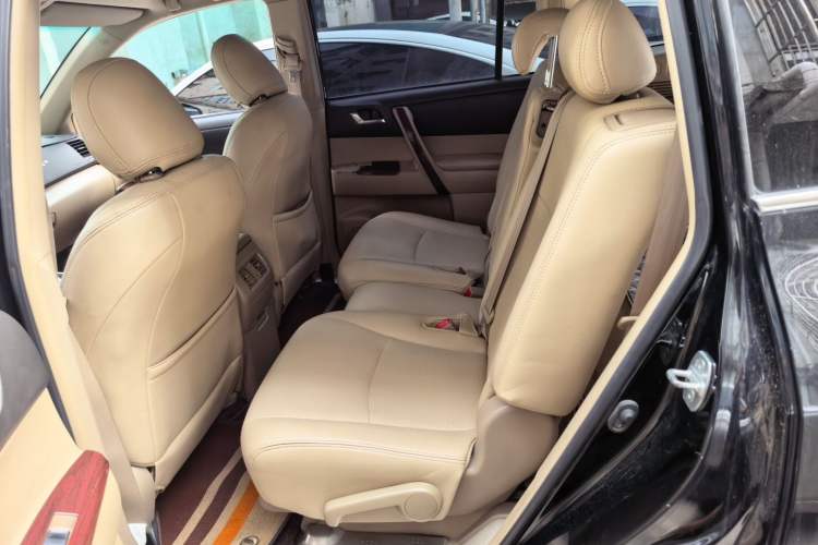Used Toyota Highlander 2011 2.7L Two-Wheel Drive 5-Seater Elite Edition Left Rear Seat