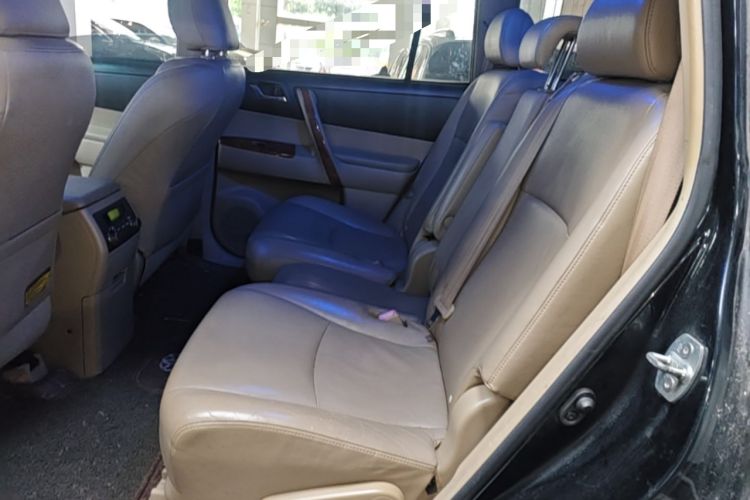 Used Toyota Highlander 2011 2.7L Two-Wheel Drive 7-Seater Luxury Edition Left Rear Seat