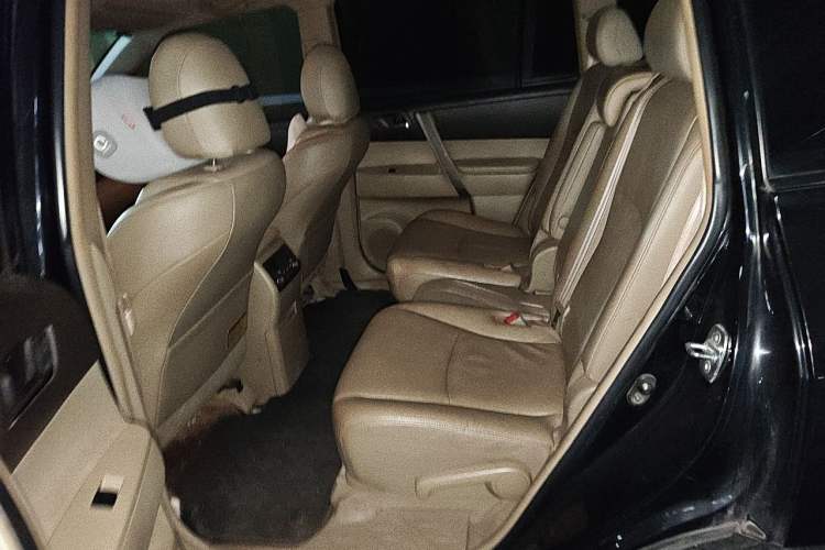 Used Toyota Highlander 2011 2.7L Two-Wheel Drive 7-Seater Luxury Navigation Edition Left Rear Seat