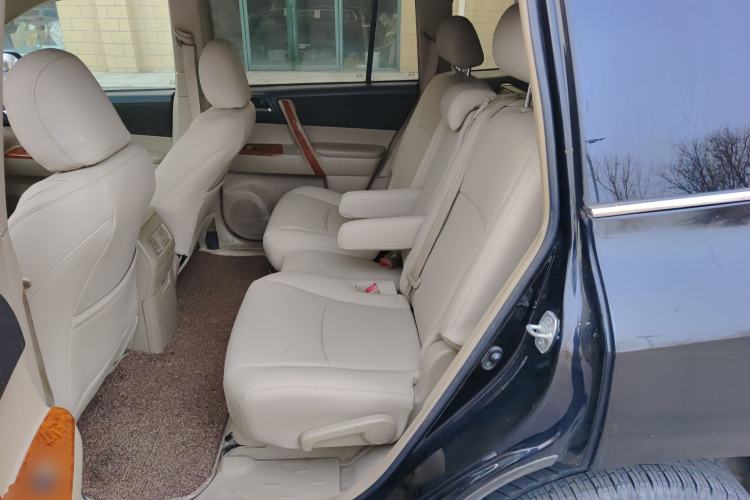 Used Toyota Highlander 2011 2.7L Two-Wheel Drive 5-Seater Elite Edition Left Rear Seat
