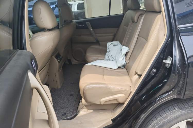 Used Toyota Highlander 2011 2.7L Two-Wheel Drive 7-Seater Luxury Edition Left Rear Seat