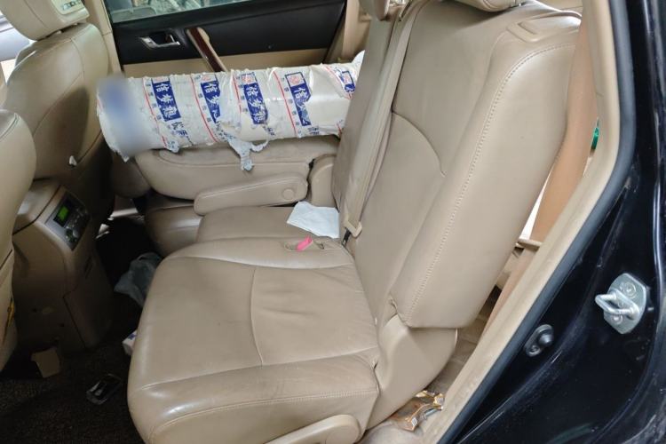 Used Toyota Highlander 2011 2.7L Two-Wheel Drive 7-Seater Luxury Edition Left Rear Seat