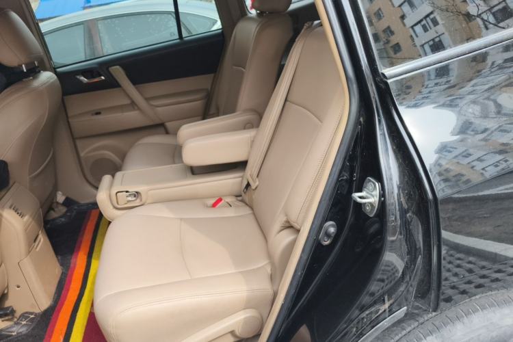 Used Toyota Highlander 2011 2.7L Two-Wheel Drive 5-Seater Elite Edition Left Rear Seat