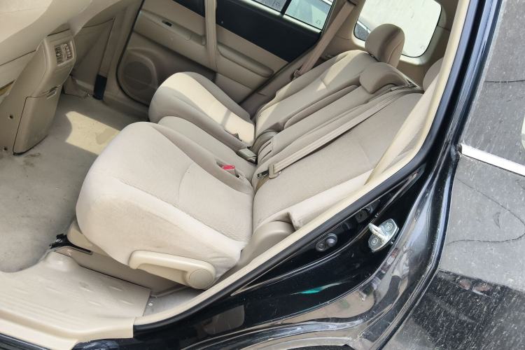Used Toyota Highlander 2011 2.7L Two-Wheel Drive 5-Seater Elite Edition Left Rear Seat