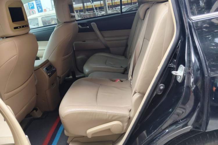 Used Toyota Highlander 2011 2.7L Two-Wheel Drive 7-Seater Luxury Edition Left Rear Seat