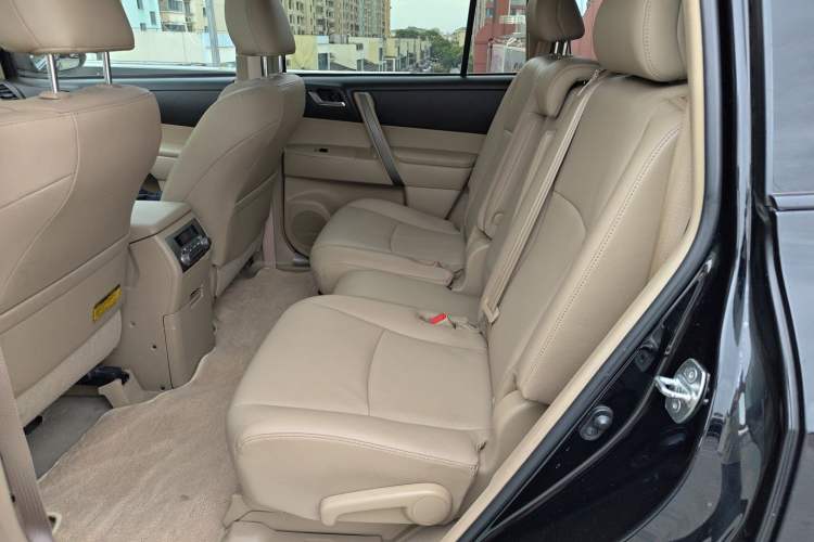 Used Toyota Highlander 2011 2.7L Two-Wheel Drive 7-Seater Luxury Navigation Edition Left Rear Seat