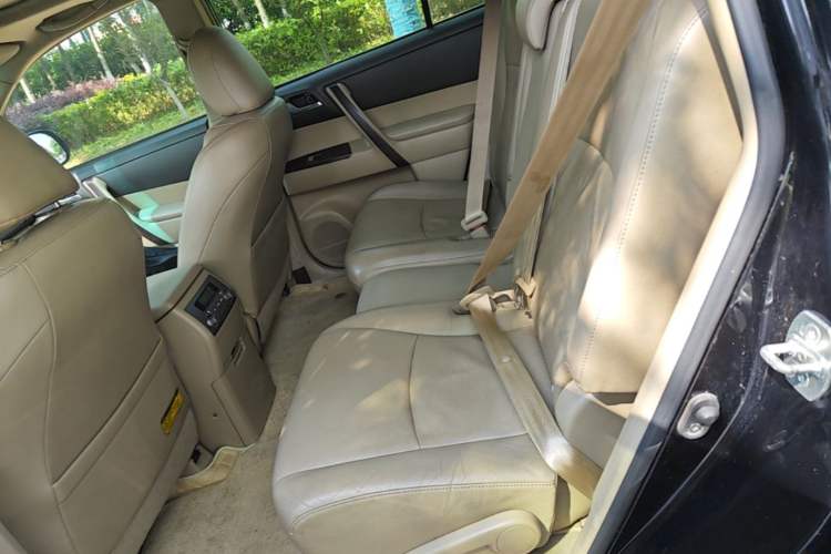 Used Toyota Highlander 2011 2.7L Two-Wheel Drive 7-Seater Luxury Navigation Edition Left Rear Seat