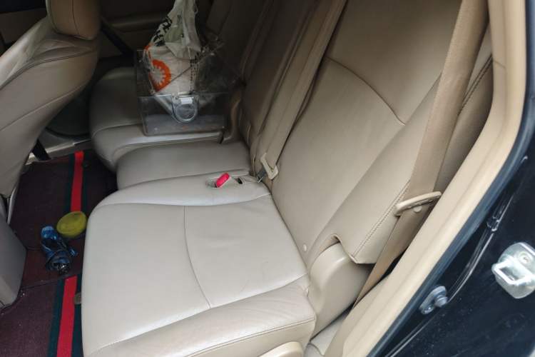 Used Toyota Highlander 2011 2.7L Two-Wheel Drive 7-Seater Luxury Edition Left Rear Seat