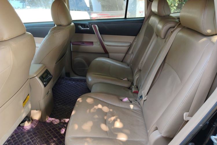 Used Toyota Highlander 2011 2.7L Two-Wheel Drive 7-Seater Luxury Edition Left Rear Seat