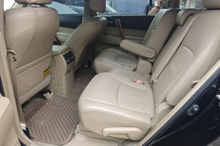 Used Toyota Highlander 2011 2.7L Two-Wheel Drive 7-Seater Supreme Edition Left Rear Seat