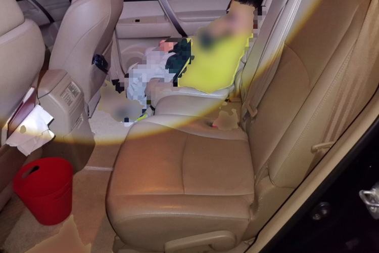 Used Toyota Highlander 2011 2.7L Two-Wheel Drive 5-Seater Sport Edition Left Rear Seat