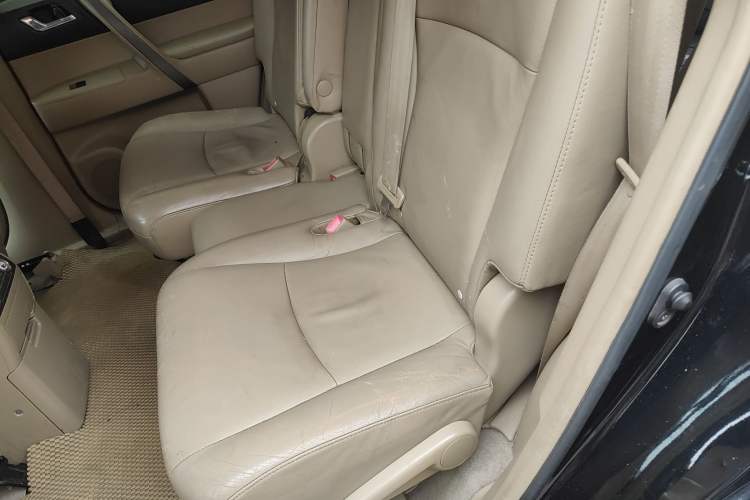 Used Toyota Highlander 2011 2.7L Two-Wheel Drive 7-Seater Luxury Edition Left Rear Seat