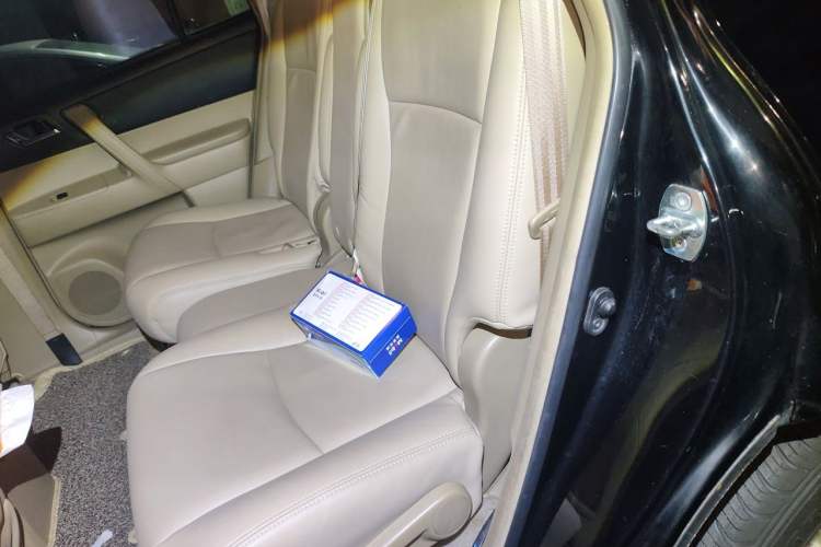 Used Toyota Highlander 2011 2.7L Two-Wheel Drive 7-Seater Elite Edition Left Rear Seat