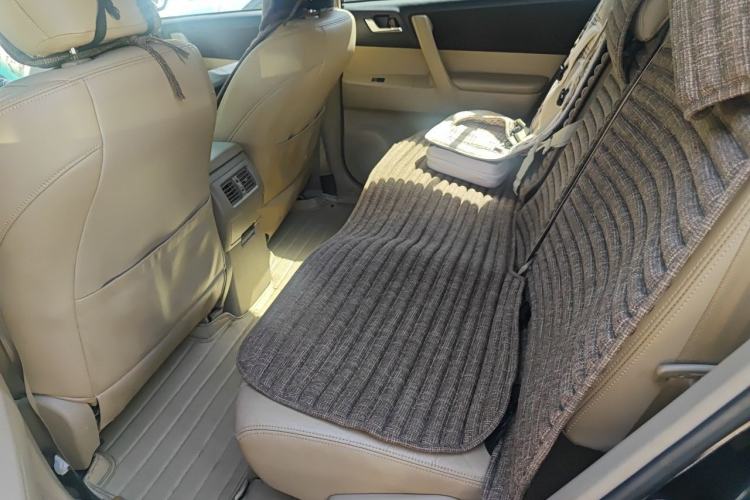 Used Toyota Highlander 2011 2.7L Two-Wheel Drive 5-Seater Elite Edition Left Rear Seat