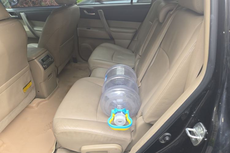 Used Toyota Highlander 2011 2.7L Two-Wheel Drive 7-Seater Elite Edition Left Rear Seat