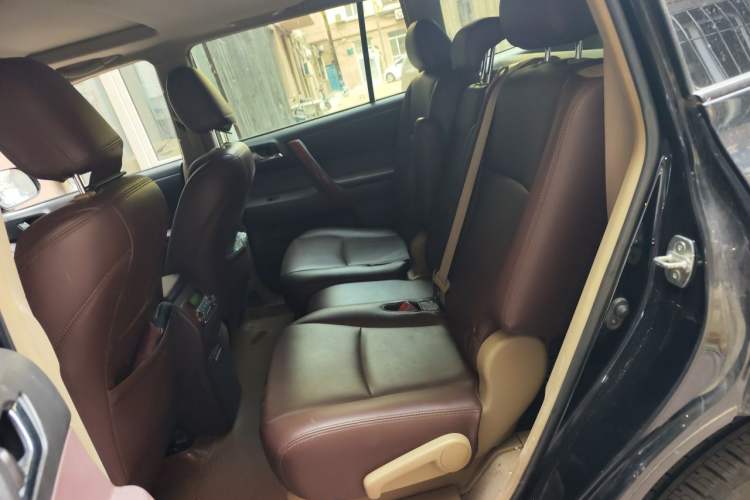 Used Toyota Highlander 2011 2.7L Two-Wheel Drive 7-Seater Luxury Edition Left Rear Seat