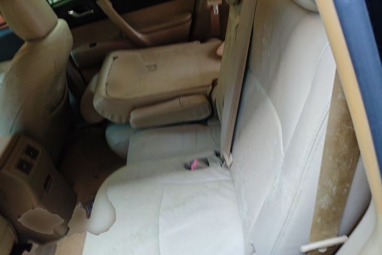 Used Toyota Highlander 2011 2.7L Two-Wheel Drive 5-Seater Elite Edition Left Rear Seat