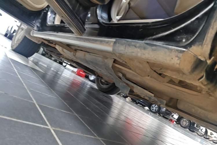 Used Toyota Highlander 2011 2.7L Two-Wheel Drive 7-Seater Luxury Edition Left Side Sill