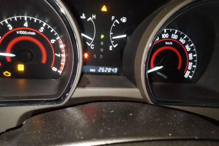 Used Toyota Highlander 2011 2.7L Two-Wheel Drive 7-Seater Supreme Edition Odometer Close Up