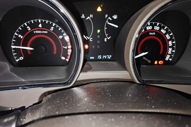 Used Toyota Highlander 2011 2.7L Two-Wheel Drive 7-Seater Supreme Edition Odometer Close Up