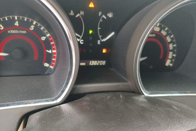 Used Toyota Highlander 2011 2.7L Two-Wheel Drive 5-Seater Sport Edition Odometer Close Up