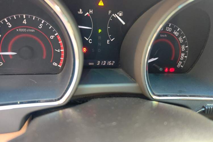 Used Toyota Highlander 2011 2.7L Two-Wheel Drive 7-Seater Luxury Edition Odometer Close Up