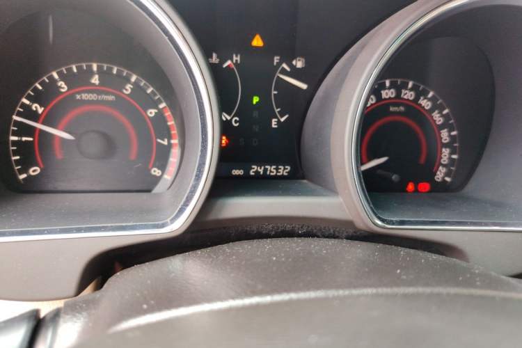 Used Toyota Highlander 2011 2.7L Two-Wheel Drive 7-Seater Elite Edition Odometer Close Up