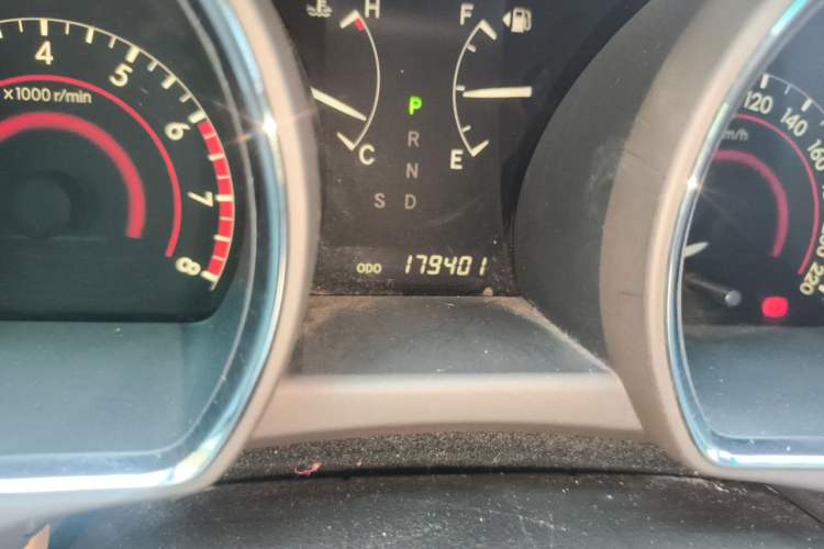 Used Toyota Highlander 2011 2.7L Two-Wheel Drive 7-Seater Supreme Edition Odometer Close Up