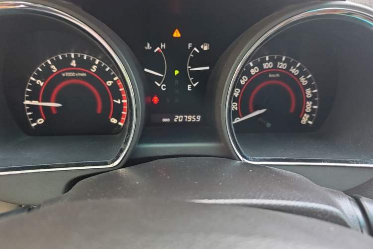 Used Toyota Highlander 2011 2.7L Two-Wheel Drive 7-Seater Supreme Edition Odometer Close Up