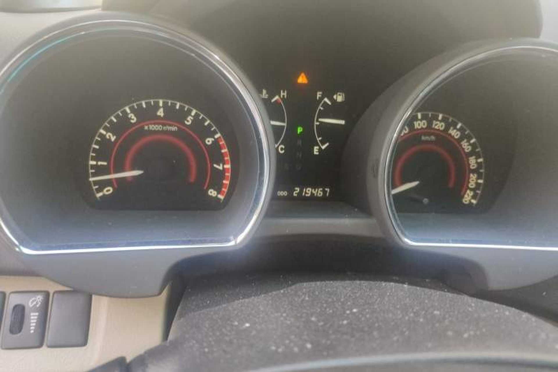 Used Toyota Highlander 2011 2.7L Two-Wheel Drive 7-Seater Luxury Edition Odometer Close Up