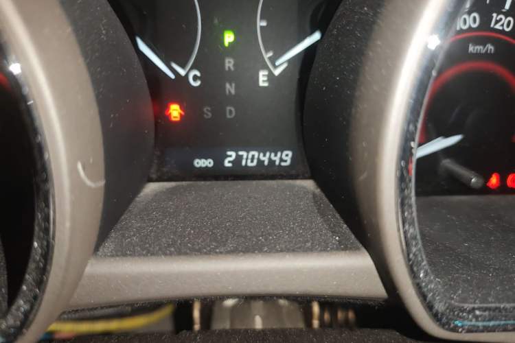 Used Toyota Highlander 2011 2.7L Two-Wheel Drive 7-Seater Luxury Navigation Edition Odometer Close Up