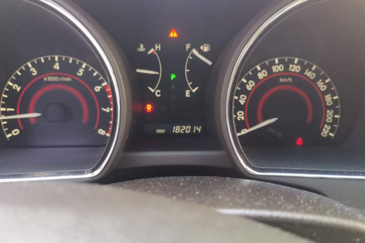Used Toyota Highlander 2011 2.7L Two-Wheel Drive 5-Seater Sport Edition Odometer Close Up