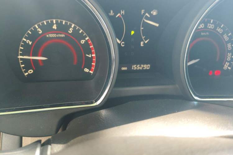 Used Toyota Highlander 2011 2.7L Two-Wheel Drive 5-Seater Sport Edition Odometer Close Up