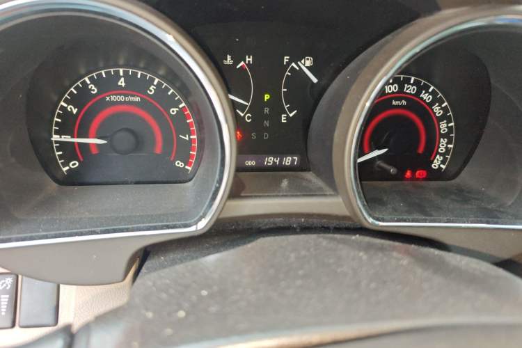Used Toyota Highlander 2011 2.7L Two-Wheel Drive 5-Seater Elite Edition Odometer Close Up