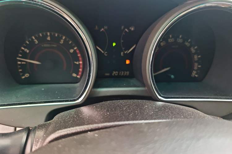 Used Toyota Highlander 2011 2.7L Two-Wheel Drive 5-Seater Sport Edition Odometer Close Up