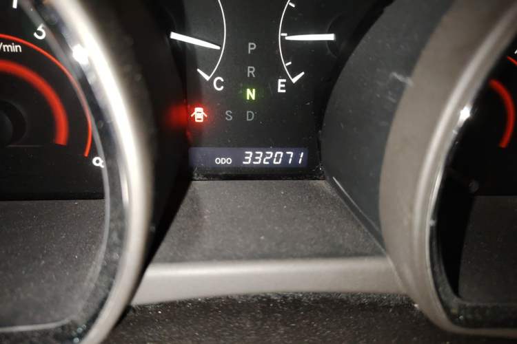 Used Toyota Highlander 2011 2.7L Two-Wheel Drive 7-Seater Luxury Edition Odometer Close Up
