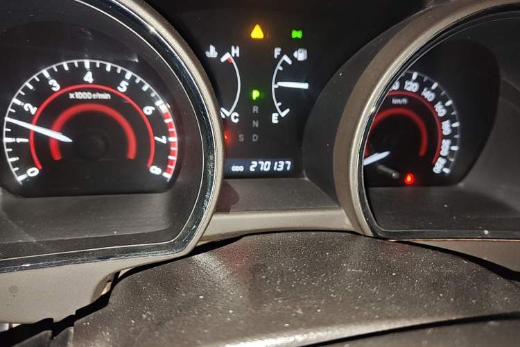Used Toyota Highlander 2011 2.7L Two-Wheel Drive 7-Seater Luxury Navigation Edition Odometer Close Up