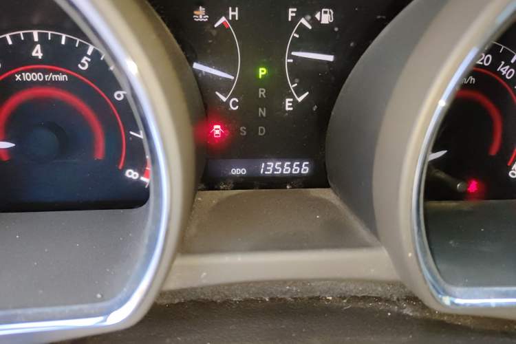 Used Toyota Highlander 2011 2.7L Two-Wheel Drive 5-Seater Elite Edition Odometer Close Up