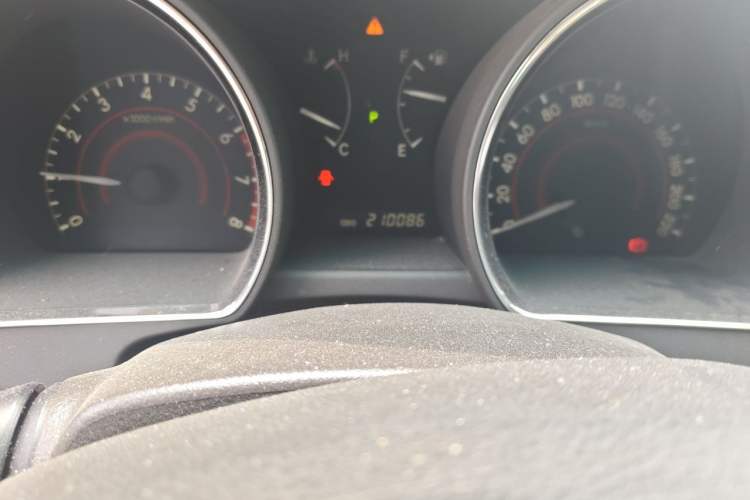Used Toyota Highlander 2011 2.7L Two-Wheel Drive 7-Seater Luxury Edition Odometer Close Up