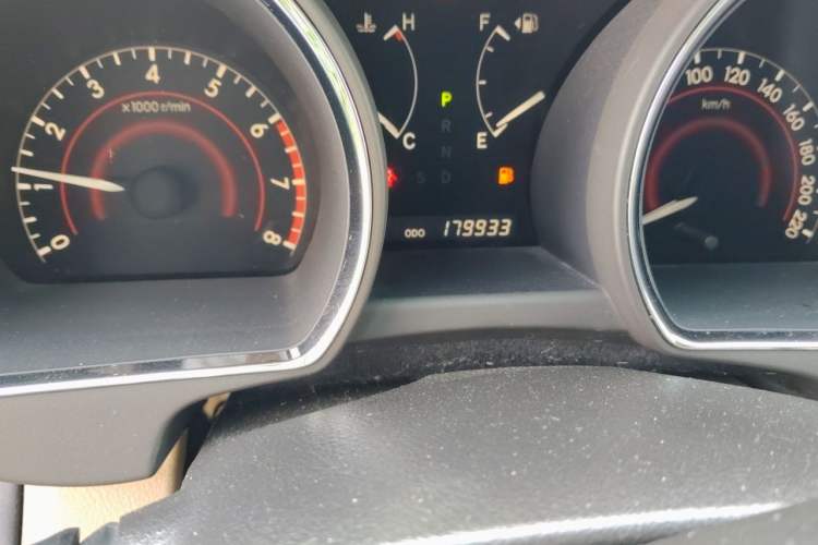 Used Toyota Highlander 2011 2.7L Two-Wheel Drive 7-Seater Luxury Edition Odometer Close Up